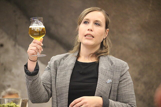 Simone Maier arbeitet eigentlich in der Marketing-Abteilung, ist allerdings seit März 2018 auch die erste Frau bei der Brauerei, die ...