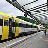 Ein IRE hält. Tiengen wird beim Ausbau und der Elektrifizierung der Hochrheinbahn wie Lauchringen zum Kreuzungsbahnhof umgebaut. Nach ...