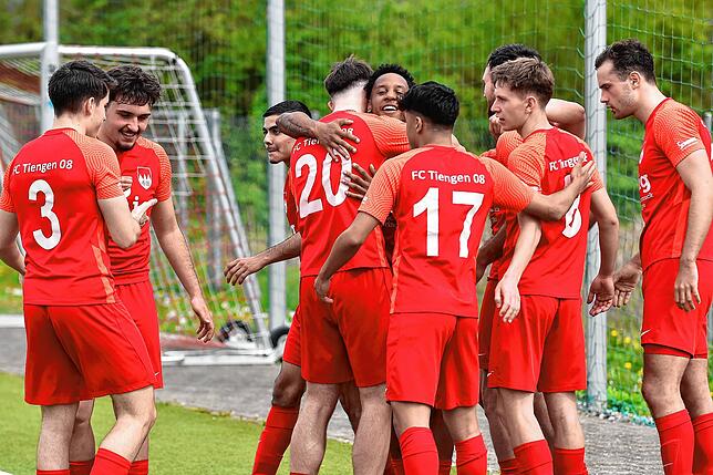 Jubel: Die Freude war groß beim FC Tiengen 08 über den ersten Sieg in diesem Jahr.