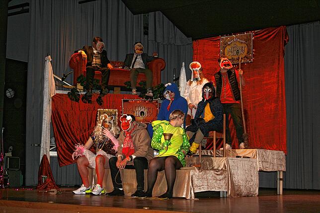 Waldorf, alias Bernd Ruther, und Statler, alias Dirk Thannheimer, aus der Muppet Show blicken im wahrsten Sinne des Wortes „von oben“ ...