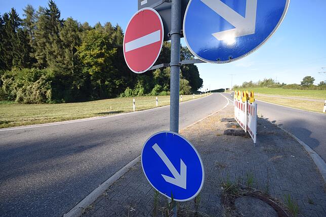 B313-Abzweigung nach Wahlwies: Der Abschnitt von hier bis zu Autobahn wird saniert.