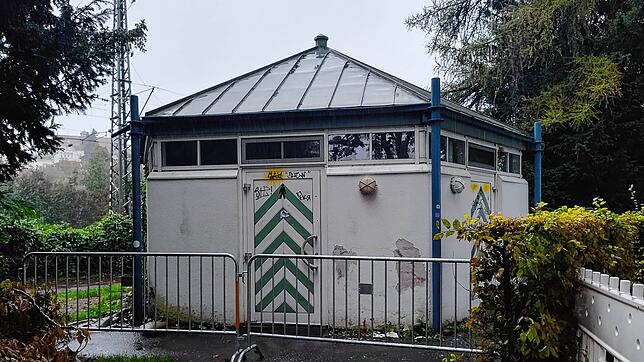 Die alte Toilettenanlage am Radolfzeller Seeufer soll abgerissen und durch einen Neubau ersetzt werden.