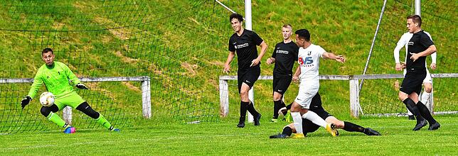 Bild 2: FC Erzingen siegt mit 6:3 bei der Spvgg. Brennet-Öflingen &ndash; und wir haben die Bilder!