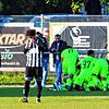 Jubel in der Nachspielzeit: Die Spieler des TSV Singen feiern den Siegtreffer gegen den SC Konstanz-Wollmatingen.