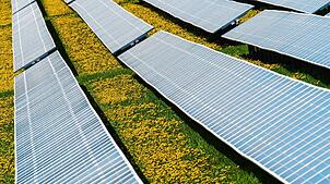 Eine Photovoltaikfreiflächenanlage in Bayern (Symbolbild). Bild: Nicholas Armer, dpa