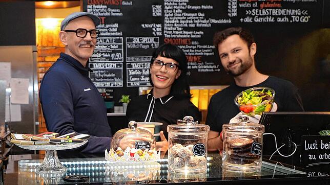Das Team des Café-Restaurants Sol – hier (von links) Tiberius Triff, Alexandra Hassler und Adrian Decker – sind schon länger auf dem ...