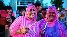 Regen und Gewitter ziehen schon im August 2021 über das Sommersound-Warm-up-Festival beim Druckzentrum Südwest in ...