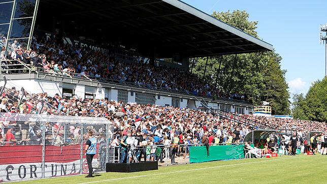 Vor knapp zwei Jahren war das Villinger Stadion beim DFB-Pokalspiel der Nullachter gegen Fortuna Düsseldorf zum letzten Mal so gefüllt. ...