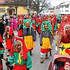 Die Jubilare der Schellenberg-, Stadt- und Rebberghexen aus Grüningen führen am Sonntag den großen Umzug gemeinsam an.