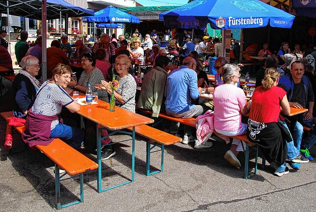 Bild 9: So schön war es auf dem Brunnenfest in Döggingen