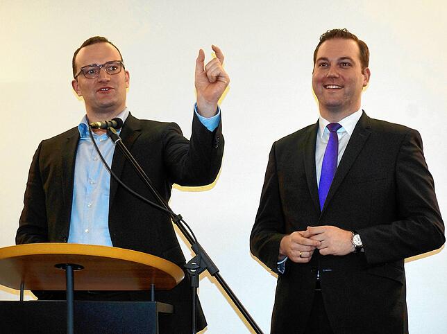 Der Bundesgesundheitsminister Jens Spahn (links) und der Bundestagsabgeordnete Felix Schreiner bei einem Besuch am Hochrhein.