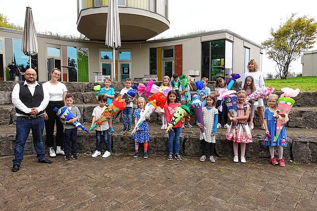Bodensee-Schule St. Martin, Friedrichshafen: Die Erstklässler der Klasse Fu4b mit Klassenlehrerin Traudi Kriegler-Lipp sowie Steffen ...