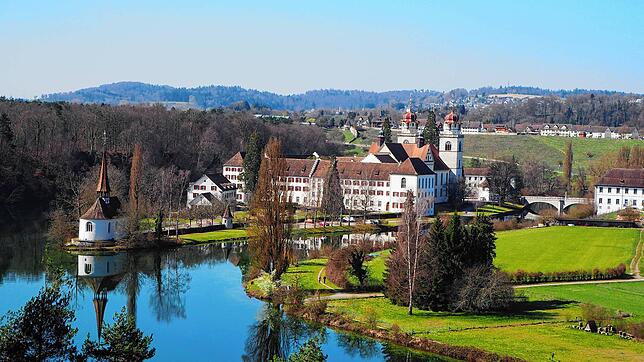 Die Rheindoppelschleife mit Kloster Rheinau &ndash; hier befand sich im ersten vorchristlichen Jahrhundert eine keltische Stadt mit bis ...