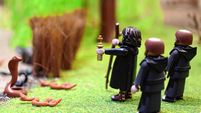 Playmobil spielt Mittelalter: Der heilige Pirmin beritt erstmals die Insel Reichenau. Erste Aktion: Er vertreibt die Schlangen und jagt ...