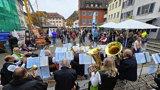 Die Benistobler unterhielten mit „Blasmusik vom Herz“, wie sie es nannten, auf der Hofstatt. Freunde Böhmisch Mährischer Blasmusik kamen ...