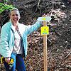Martina Lüber hält als Wegewartin die Wanderwege in der Gemeinde Görwihl in Schuss.