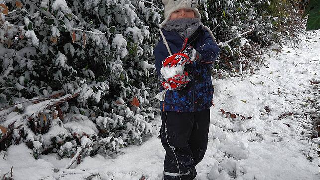 Schnee am 1. Dezember 2020 in Wehr lässt Kinderherzen höher schlagen.