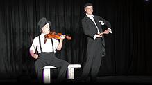 Ganz ohne Worte: Die Pantomimekünstler Bodecker (rechts) und Neander entführen beim Kulturufer in eine Welt voller Magie und Poesie. ...