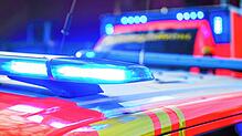 In Kißlegg im Landkreis Ravensburg ist ein Motorradfahrer nach einem Frontalzusammenstoß gestorben.