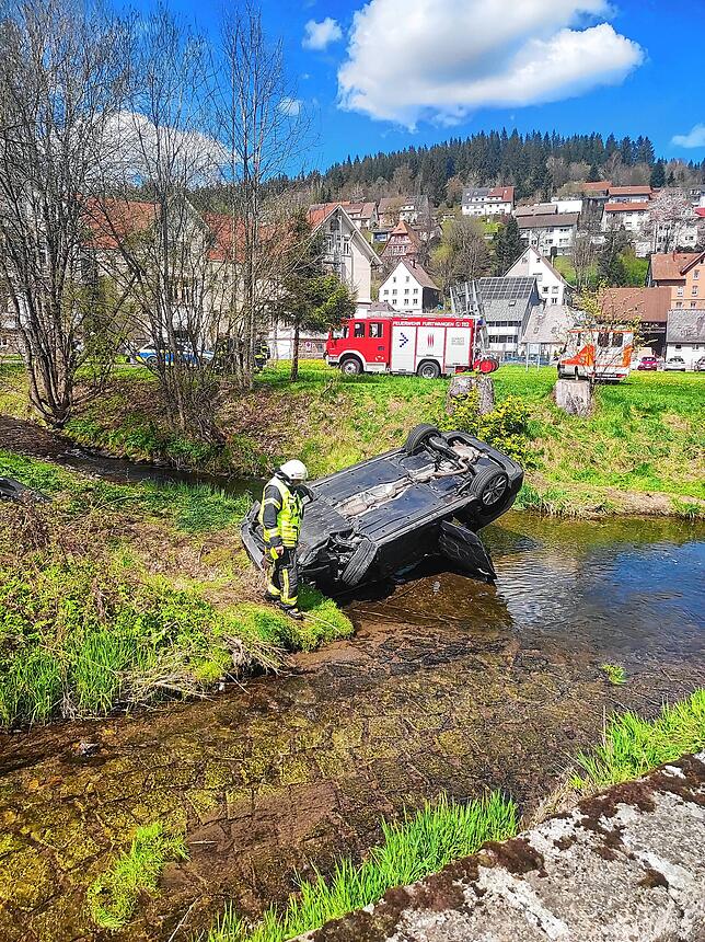 Die Feuerwehrabteilung Stadt unterstützt den Rettungsdienst bei seiner Arbeit.