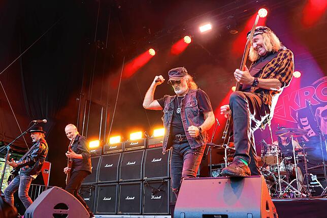 Bild 7: Schlossgarten Open Air: Tausende Rockfans feiern Gotthard und Krokus -  Die besten Bilder