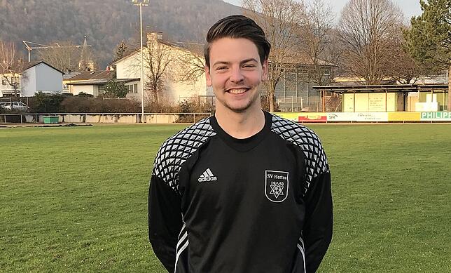 Jonas Schulz (21) ist Deutsch-Schweizer und lebt in Herten. Mit Fußball begann er bei den Bambini des SV Herten, zunächst als Stürmer. ...