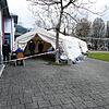 Am Donnerstag hat sich schon vor der Öffnung des Testzentrums eine Schlange vor dem Gemeindesaal gebildet.