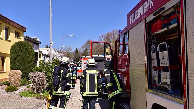 Die Feuerwehr rückt zu einem qualmenden Kochtopf in die Schwarzwaldstraße aus.