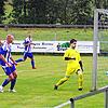 Torreigen: Marius Thoma (vorn, in Blau) traf beim 8:0-Kantersieg der SG Mettingen/Krenkingen gegen den indisponierten FC Wallbach gleich ...
