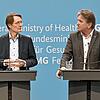 Karl Lauterbach (SPD), Bundesminister für Gesundheit, und Manfred Lucha (Bündnis 90/Die Grünen), Gesundheitsminister von ...