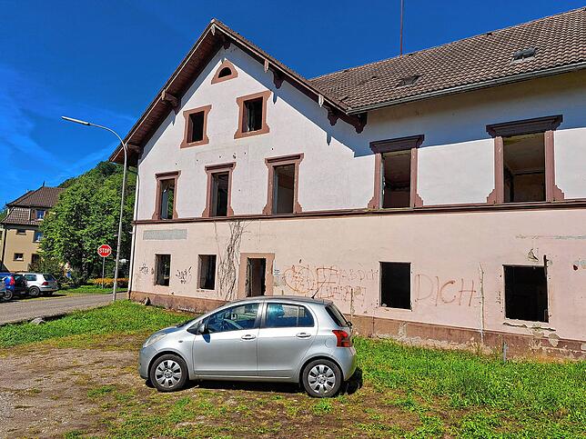 Bild 4: Brennet: Das Gasthaus "Kreuz" vor und nach dem Abriss