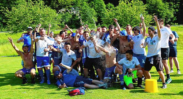 Bild 7: SV Karsau schießt sich mit 14:0 bei der Spvgg. Utzenfeld zum Titel &ndash; und wir haben Bilder!