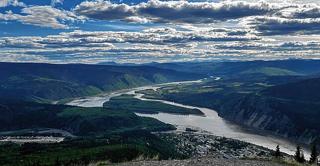 Endlose Weiten: Das Yukon Territory ist 482.000 Quadratkilometer groß. Gold- und Edelmetallabbau spielen hier bis heute eine bedeutende ...