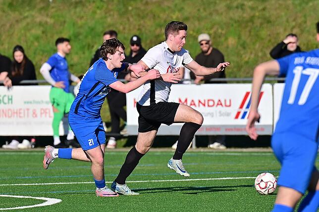 Bild 2: TuS Stetten siegt 3:0 im Spitzenspiel gegen die SG FC Wehr/Brennet – und wir haben Fotos!