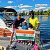 Oliver Halder (links) mit Vater Tulasi Chaytania und den drei kleinen Schwimmerinnen aus Indien.