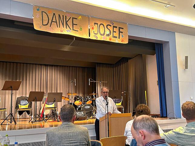 Josef Fischer bedankt sich für den gemeinsamen Weg als Pfarrer, Dekan und Seelsorger mit den Menschen in der Seelsorgeeinheit Villingen.