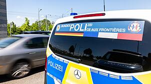 An der Europabrücke in Kehl patrouilliert die Polizei. (Archivbild)