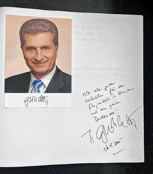 CDU-Ministerpräsident Günther Oettinger trug sich im September 2005 mit den Worten „Mit allen guten Wünschen für den Flugverkehr in ...