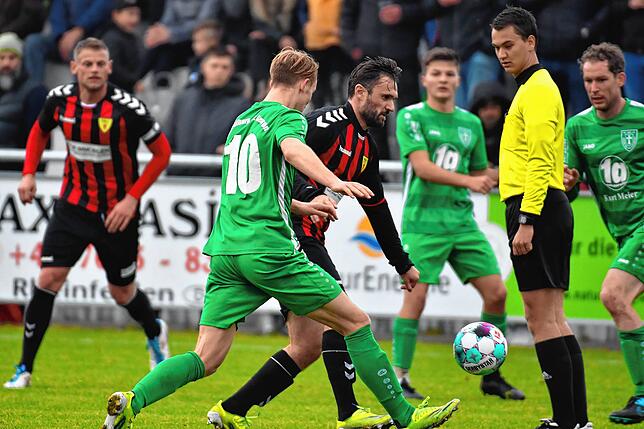 Bild 23: FSV Rheinfelden bleibt mit dem 3:2-Erfolg gegen den FC Freiburg-St. Georgen auch im 13. Saisonspiel unbesiegt &ndash; und wir haben Bilder!