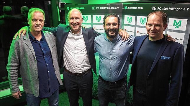 Einstimmig wählte der FC 08 seine alten und neuen Vorstände (von links): Reinhard Warrle (Finanzen, für ein weiteres Jahr), Armin Distel ...