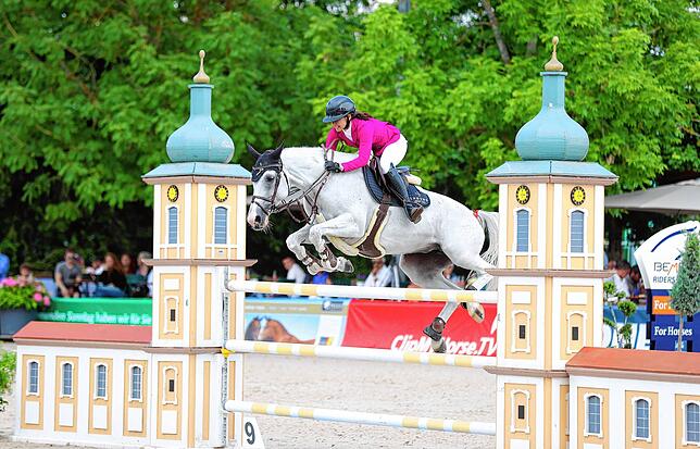 Das zweite Championat von Donaueschingen ist auf Samstagnachmittag angesetzt, eine internationale Springprüfung CSI2*. Hier mit dem ...