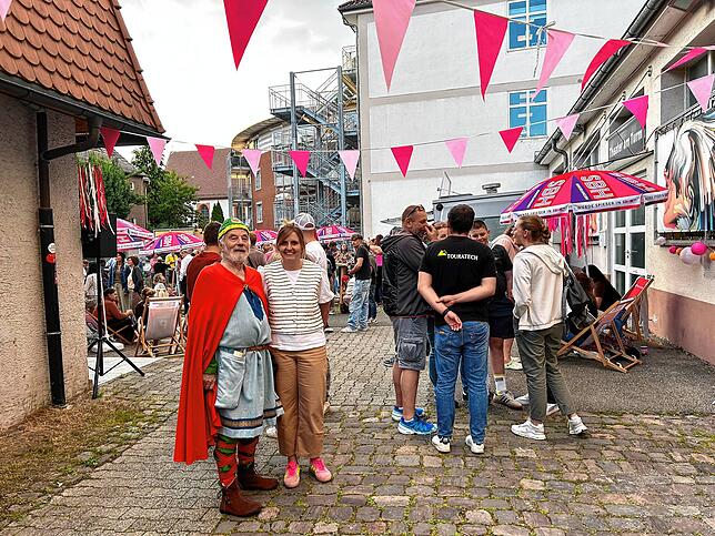 Stadtführer Franz Kleinbölting und Regina Hermle freuen sich über die zahlreichen Teilnehmer an den Stadtführungen und über die vielen ...