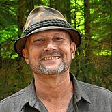 Förster Daniel Franz will den Wald von der Monokultur zum Mischwald überführen.
