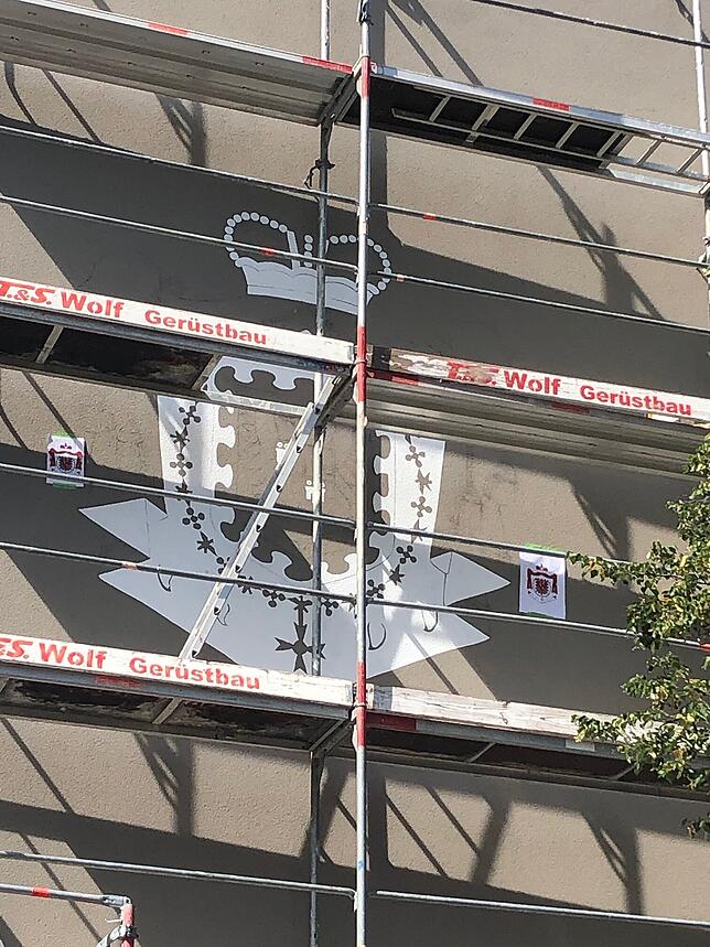 Das Ausmalen kann beginnen, erst kommen die großen Flächen an die Reihe.