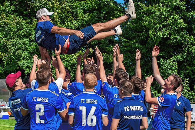 Bild 35: FC Weizen bleibt nach 2:0-Sieg beim FC Huttingen in der Kreisliga A &ndash; und wir haben Bilder