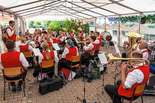 Bild 7: Sommerfest mit Oldtimertreffen MV Heimatklang Hütten