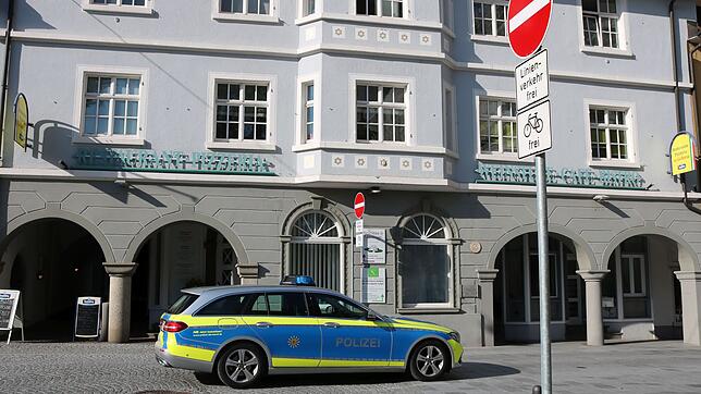 Seit genau einem Jahr gibt es nun die Einbahnstraße an der Stadtkirche: Seither dürfen nur noch Linienbusse und Radfahrer über die ...