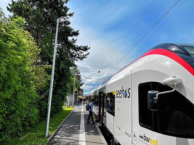 Auch im Pendlerzug Seehas wird es ab Januar moderat teurer.