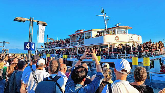 Bild 15: Torture Ship: Bilder vom Boarding in Friedrichshafen