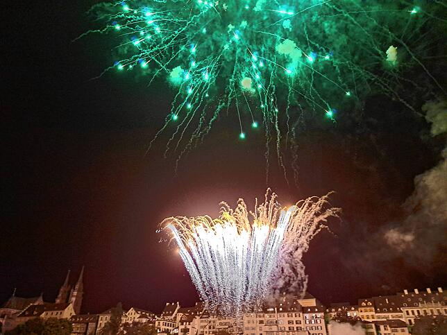 Bild 39: Basel lässt es krachen! Die schönsten Bilder des Feuerwerks am Rhein